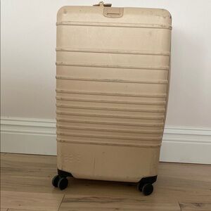 Beis 27” Luggage